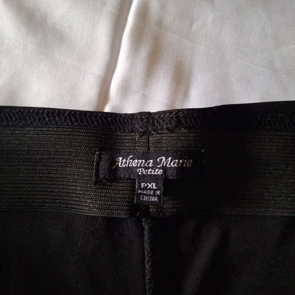 Black polyester elastic waist wide leg capris - Picture 4 of 4